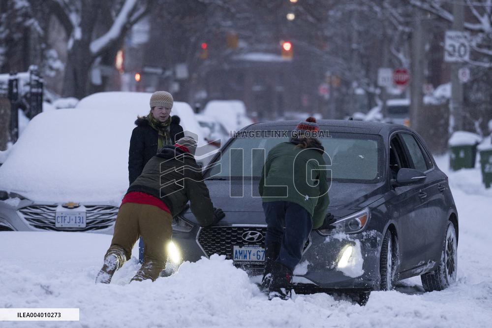 Heavy Snowfall in Canada