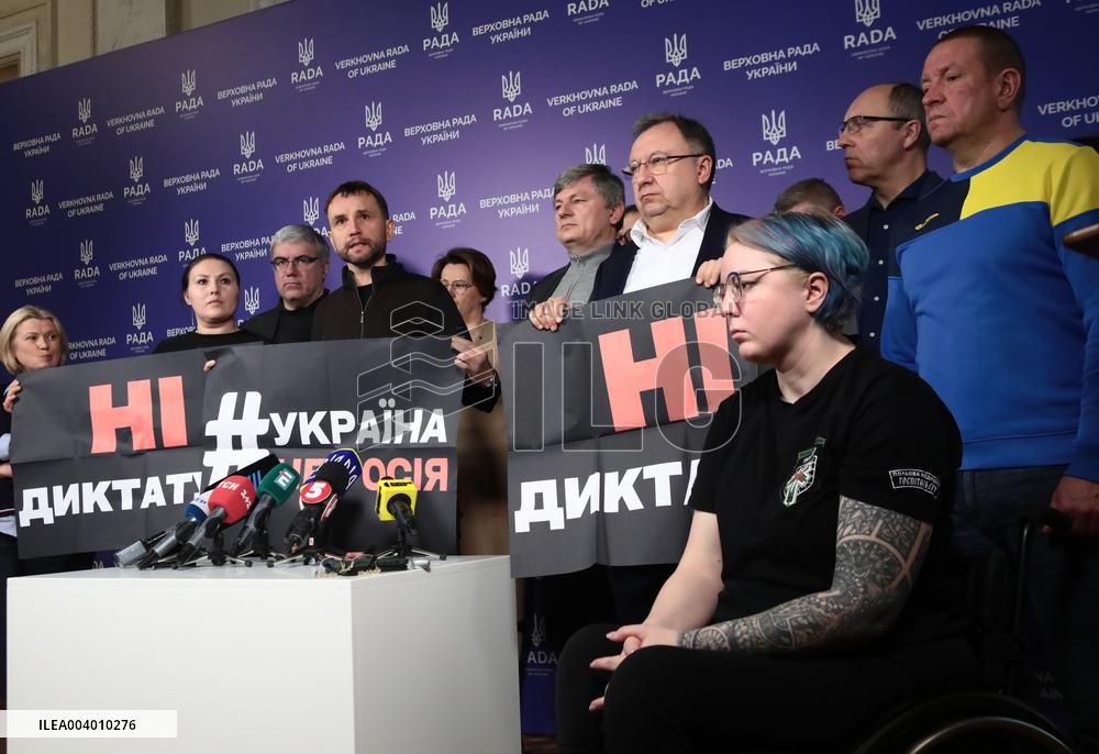 European Solidarity MPs brief press in Kyiv