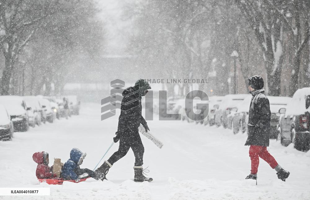 Heavy Snowfall in Canada