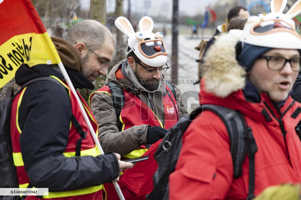 Game Production Studio Workers Strike - Paris