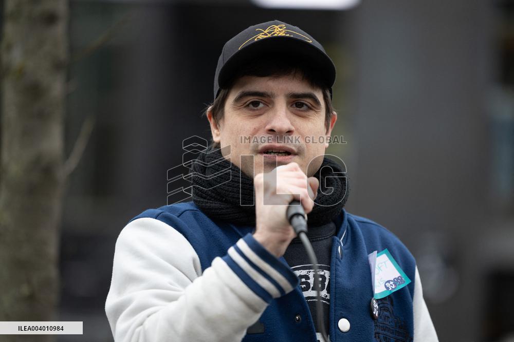 General Strike in the Video Game Industry - Paris RL