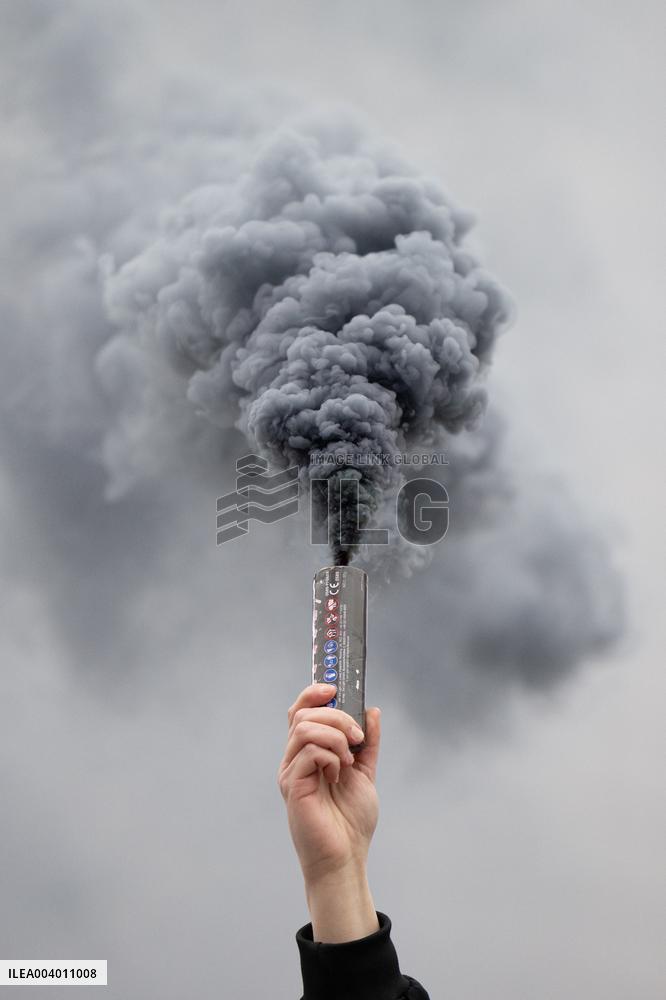 General Strike in the Video Game Industry - Paris RL