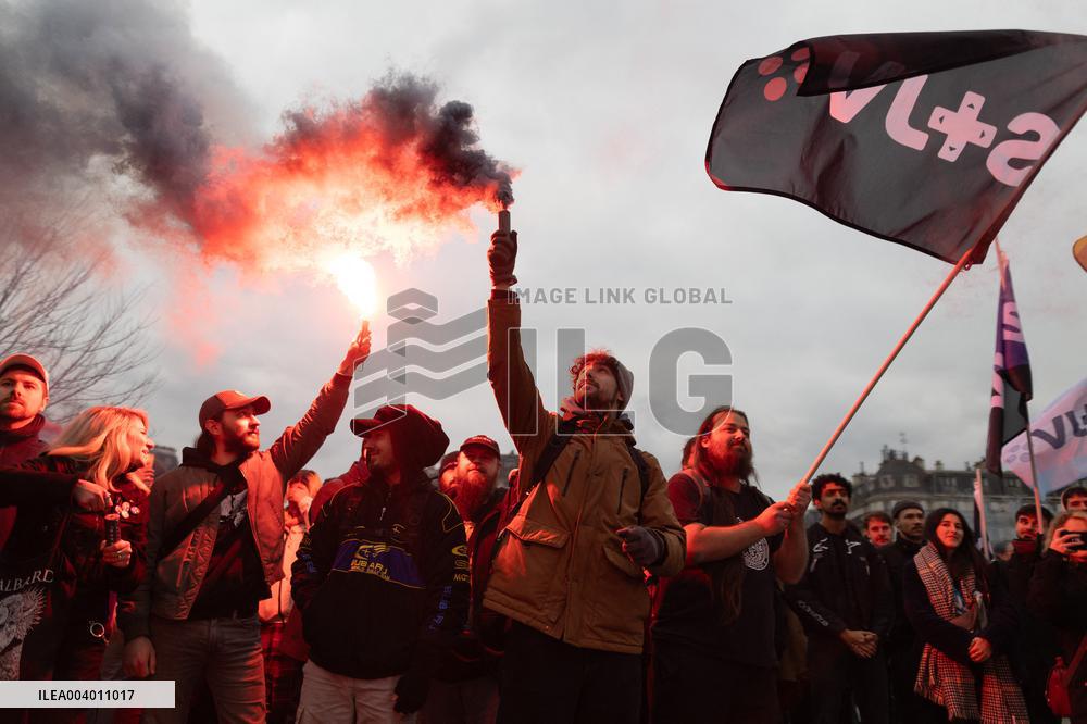 General Strike in the Video Game Industry - Paris RL