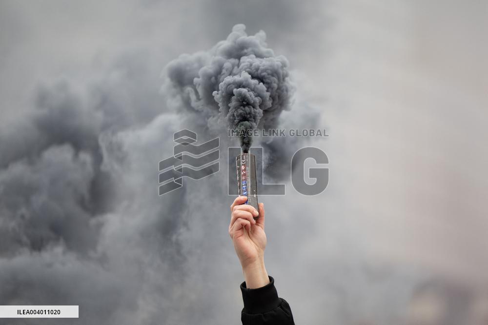 General Strike in the Video Game Industry - Paris RL