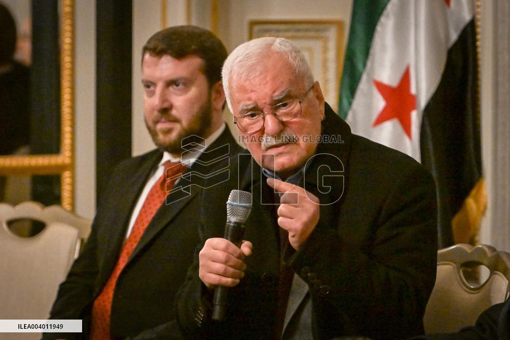 Syrian Minister of Foreign Affairs meets Syrian diaspora in Paris - FA