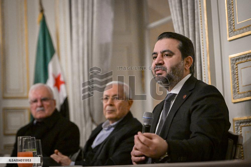 Syrian Minister of Foreign Affairs meets Syrian diaspora in Paris - FA