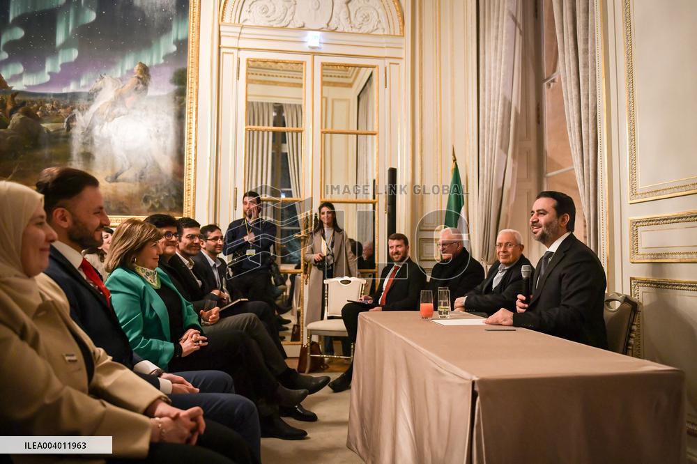 Syrian Minister of Foreign Affairs meets Syrian diaspora in Paris - FA