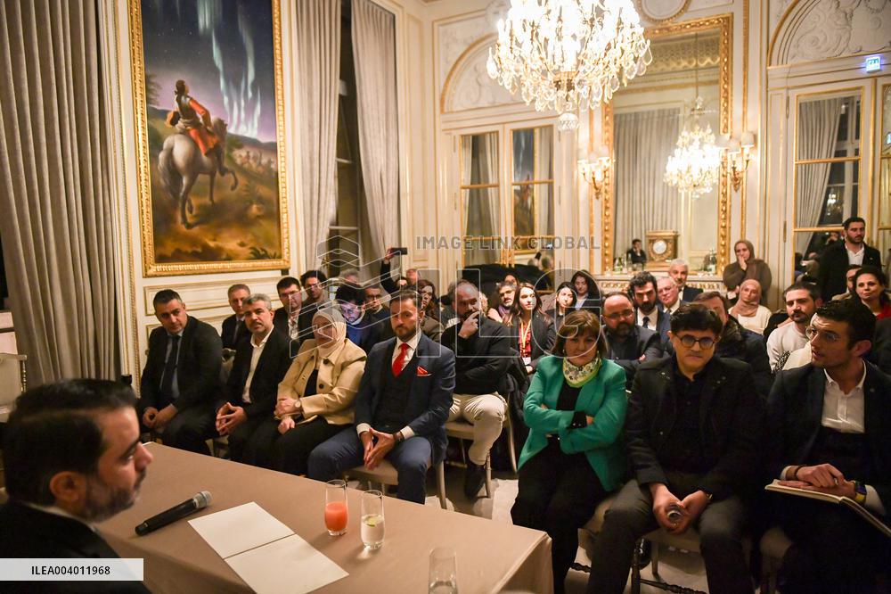 Syrian Minister of Foreign Affairs meets Syrian diaspora in Paris - FA