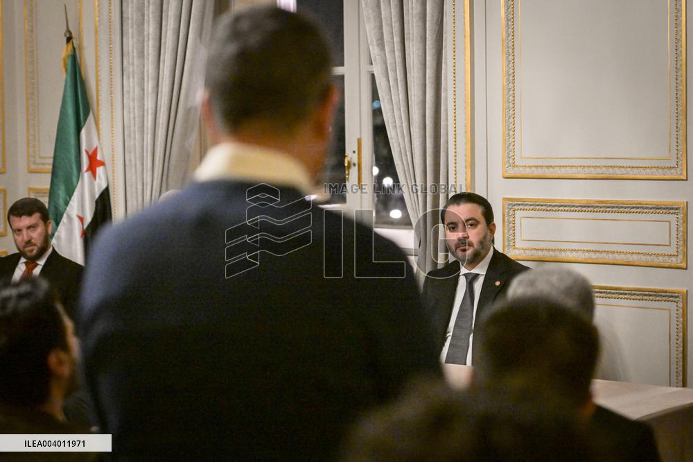 Syrian Minister of Foreign Affairs meets Syrian diaspora in Paris - FA