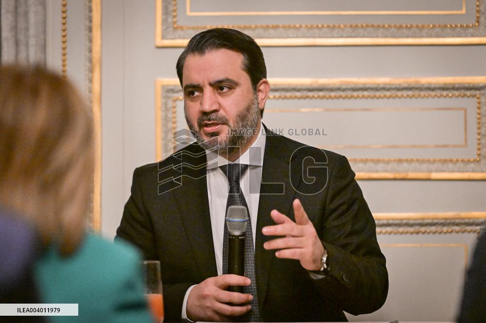 Syrian Minister of Foreign Affairs meets Syrian diaspora in Paris - FA