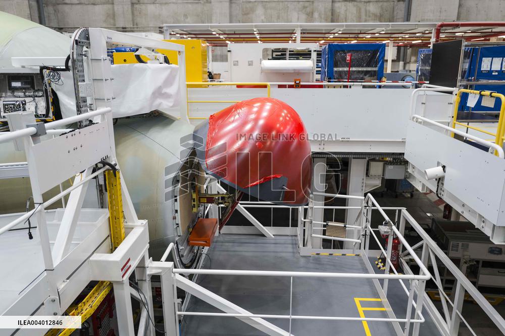 Eric Lombard Visits Airbus - Toulouse