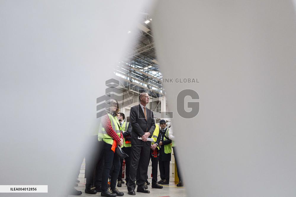 Eric Lombard Visits Airbus - Toulouse