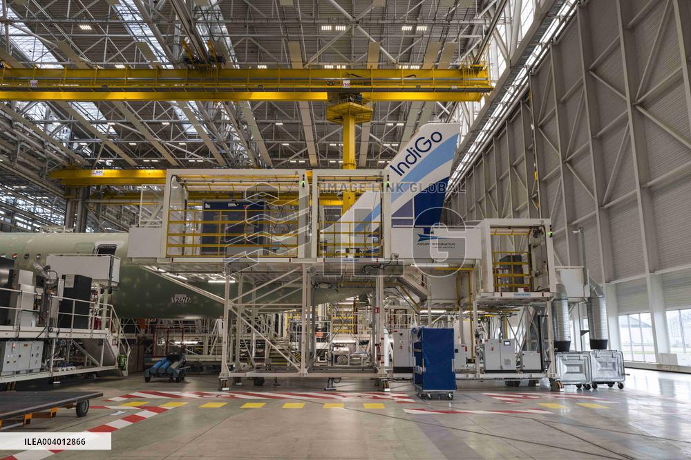 Eric Lombard Visits Airbus - Toulouse