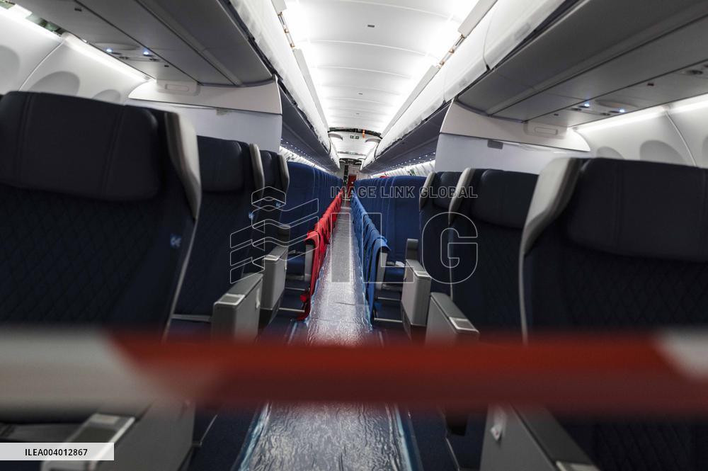 Eric Lombard Visits Airbus - Toulouse