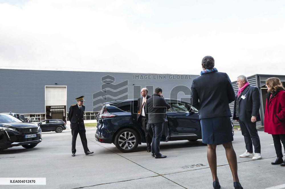 Eric Lombard Visits Airbus - Toulouse