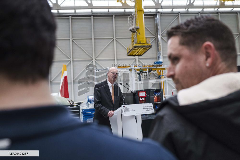 Eric Lombard Visits Airbus - Toulouse