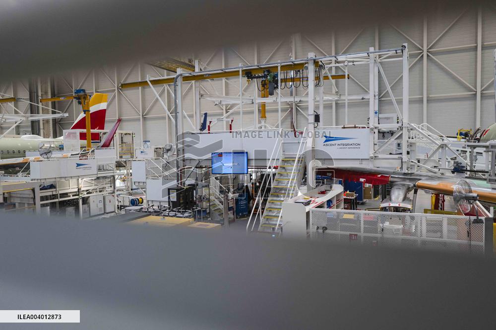 Eric Lombard Visits Airbus - Toulouse