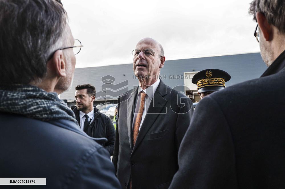 Eric Lombard Visits Airbus - Toulouse