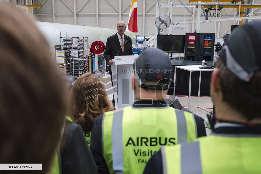 Eric Lombard Visits Airbus - Toulouse