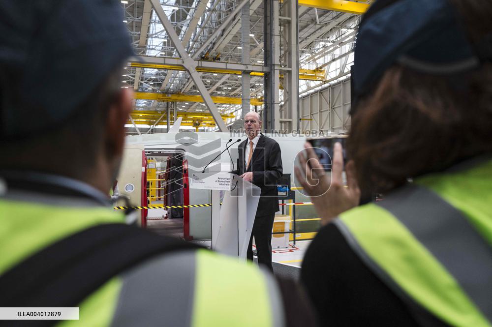 Eric Lombard Visits Airbus - Toulouse
