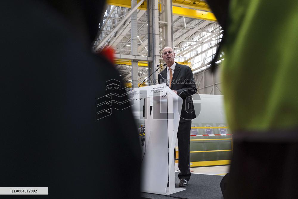 Eric Lombard Visits Airbus - Toulouse