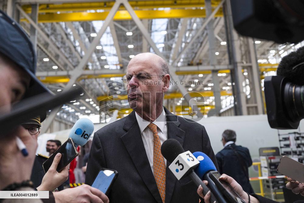 Eric Lombard Visits Airbus - Toulouse