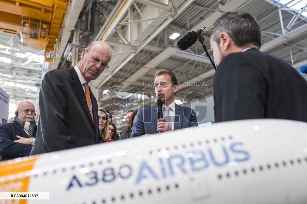 Eric Lombard Visits Airbus - Toulouse