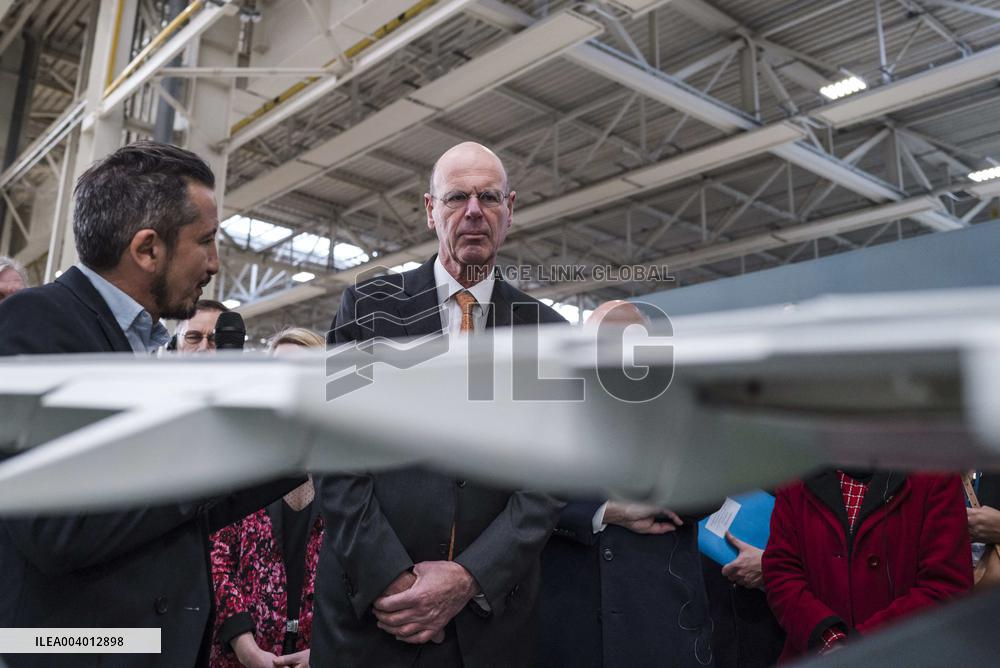 Eric Lombard Visits Airbus - Toulouse