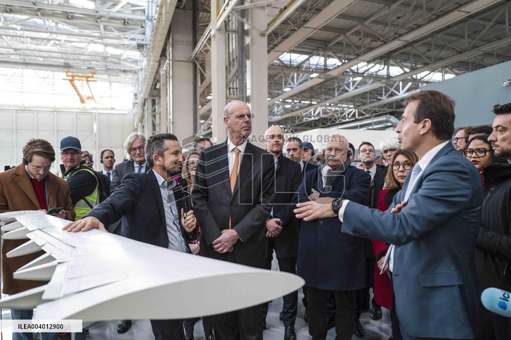 Eric Lombard Visits Airbus - Toulouse