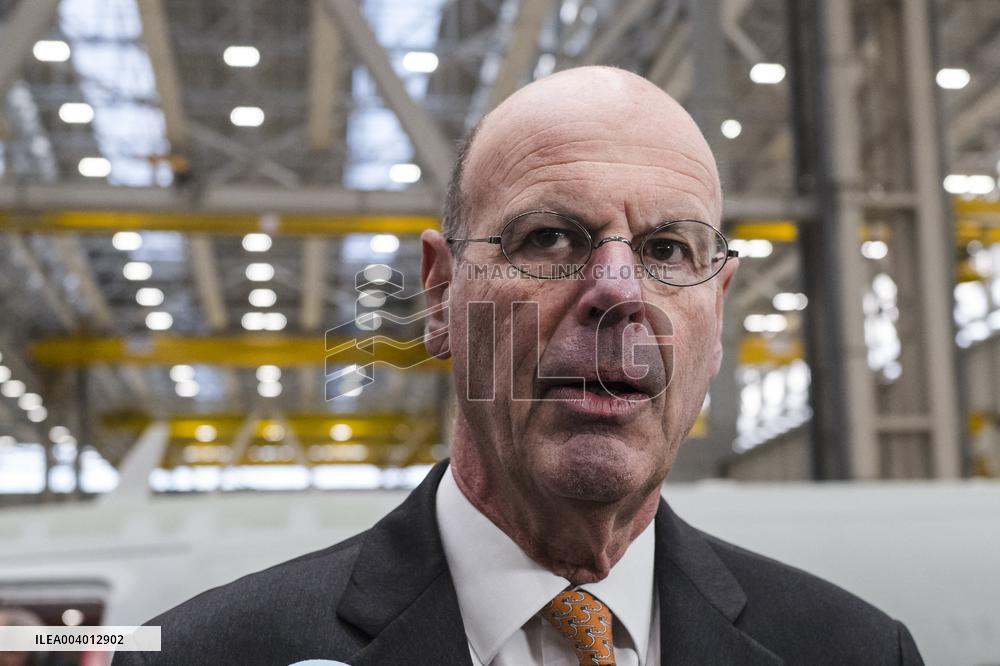 Eric Lombard Visits Airbus - Toulouse