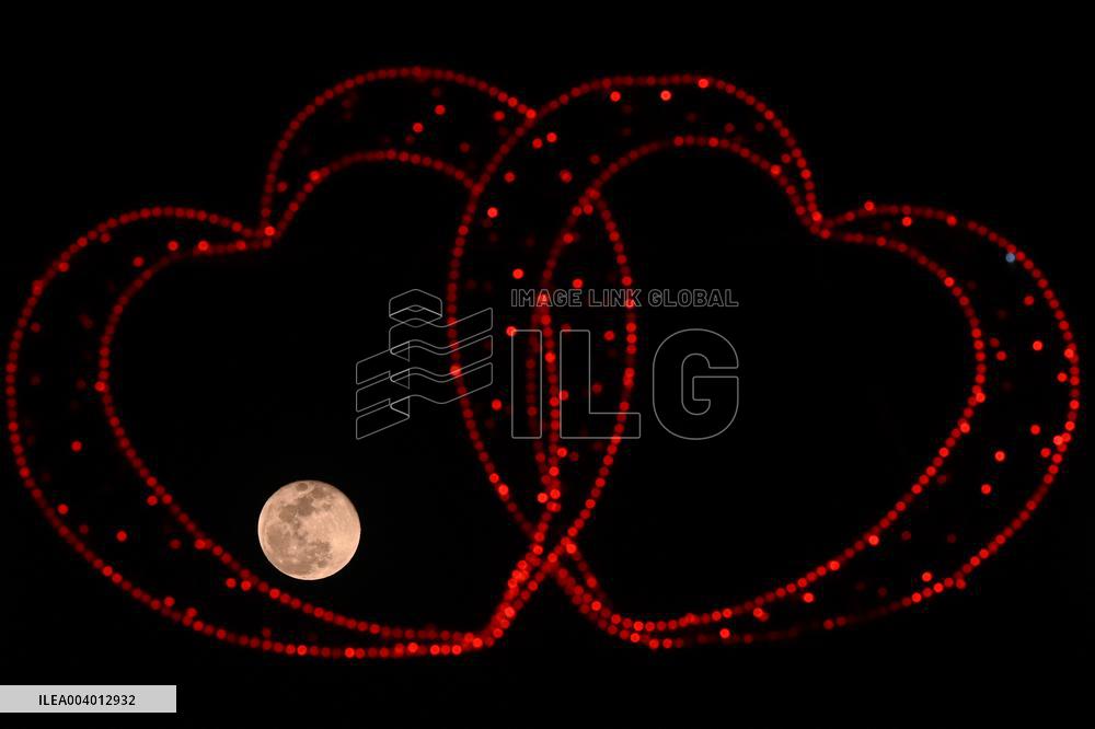 Light Decorations For a Romantic Valentine's Day - Malta