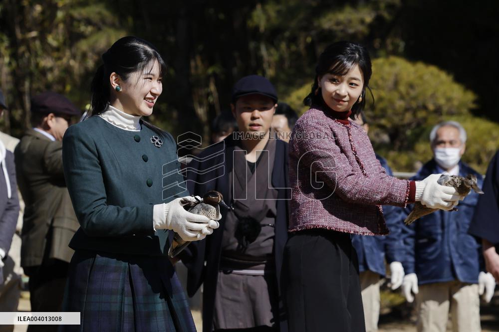 Princesses at duck-netting event