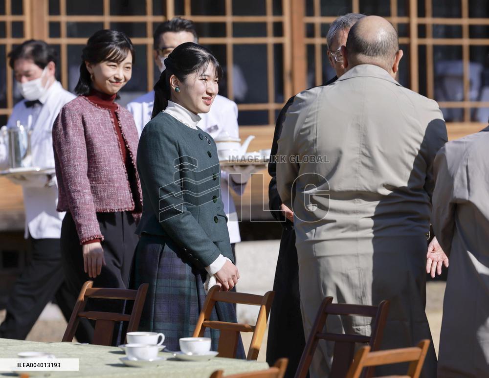 Princesses at duck-netting event