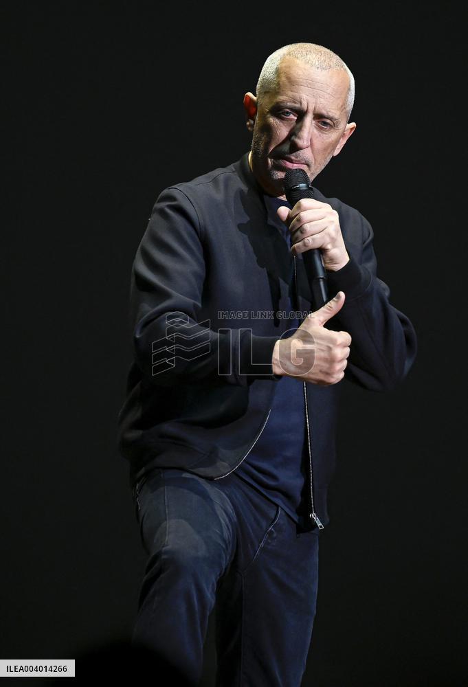 Gad Elmaleh Performance - Paris