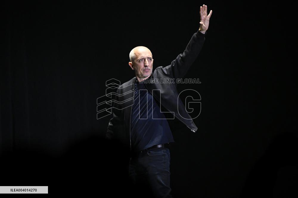 Gad Elmaleh Performance - Paris