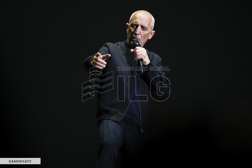 Gad Elmaleh Performance - Paris
