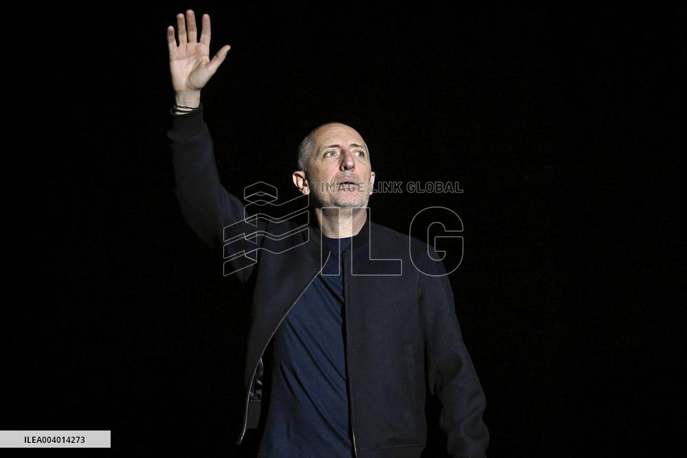 Gad Elmaleh Performance - Paris