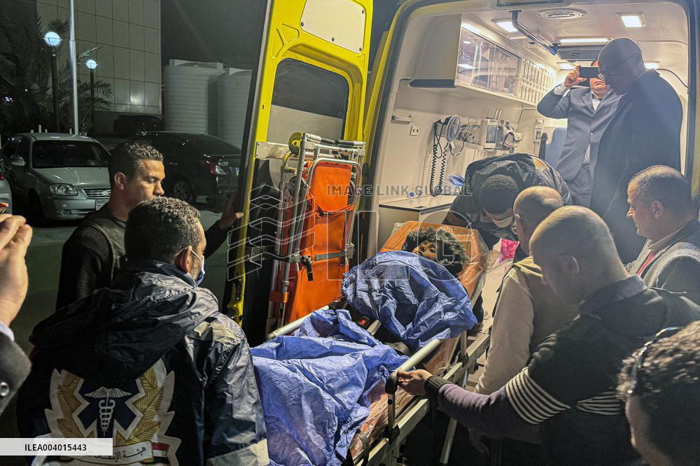 Palestinians Seek Healthcare After System Collapse - Egypt