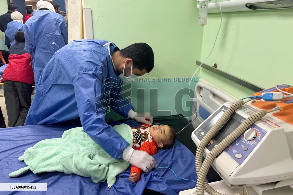 Palestinians Seek Healthcare After System Collapse - Egypt