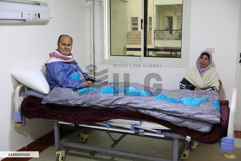 Palestinians Seek Healthcare After System Collapse - Egypt