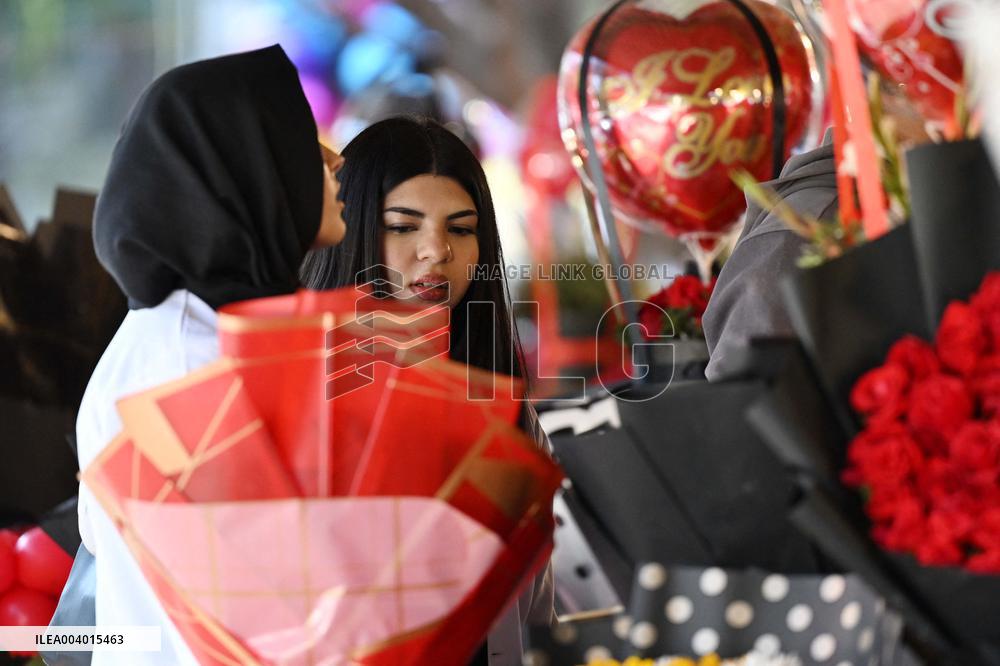 People Go Flower Shopping For St Valentine's Day - Islamabad