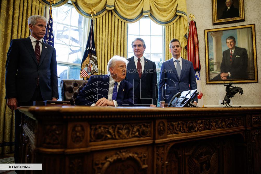 DC: U.S. President Trump Signs Executive Orders in the Oval Office