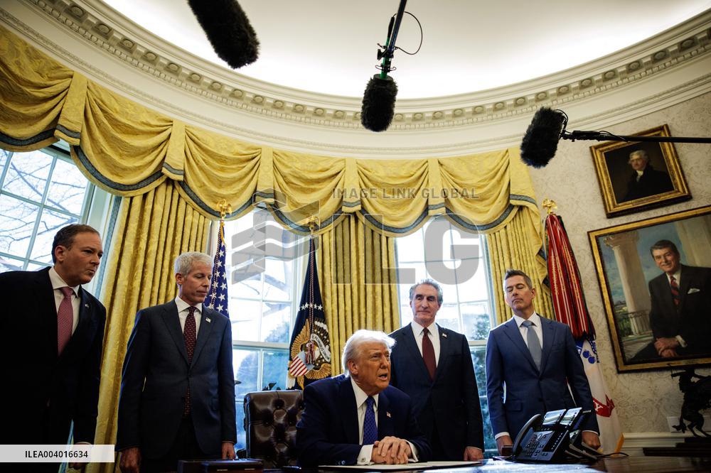 DC: U.S. President Trump Signs Executive Orders in the Oval Office