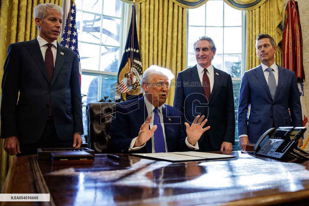 DC: U.S. President Trump Signs Executive Orders in the Oval Office