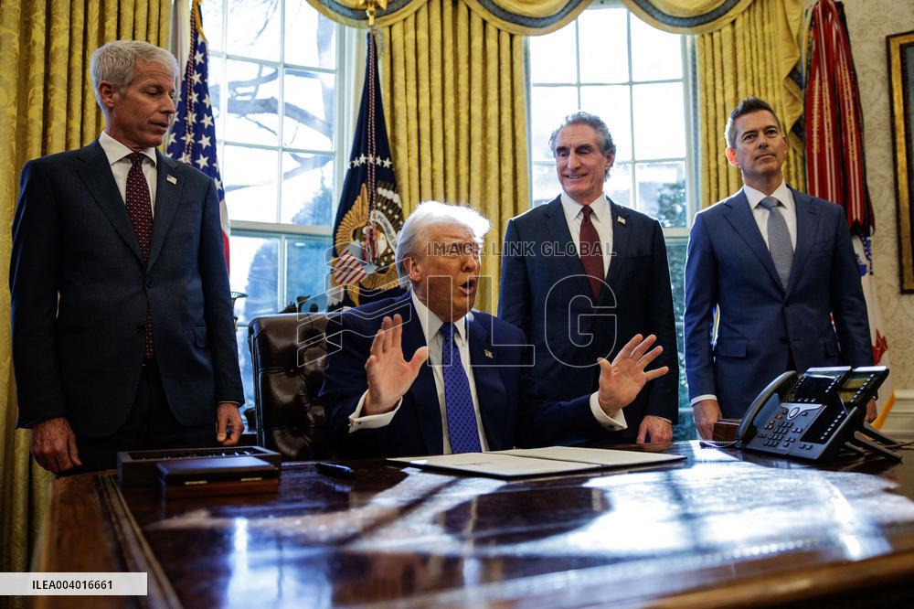 DC: U.S. President Trump Signs Executive Orders in the Oval Office