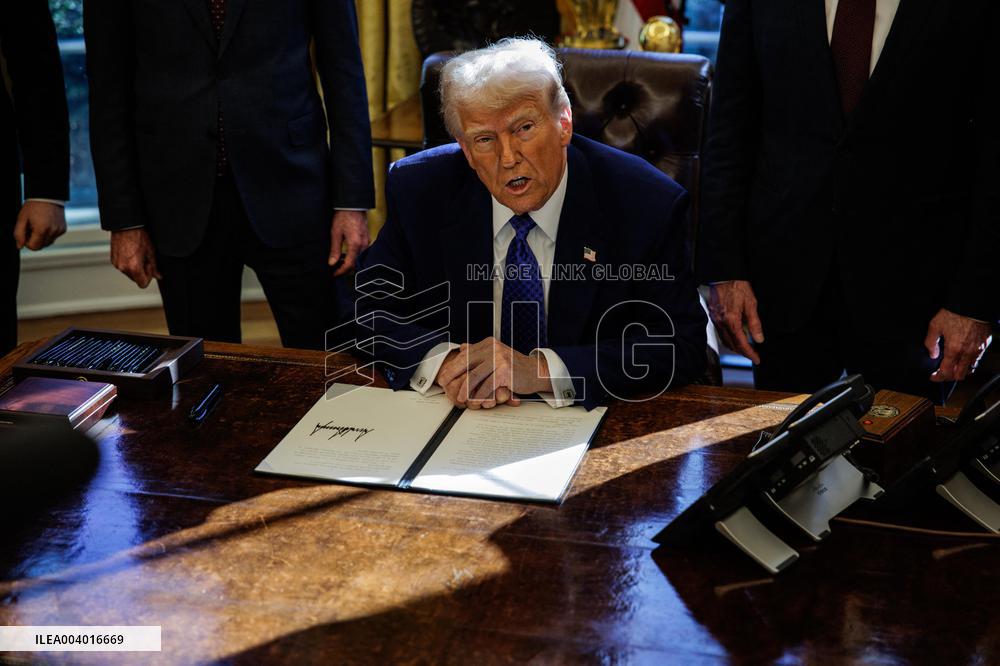 DC: U.S. President Trump Signs Executive Orders in the Oval Office