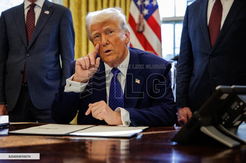 DC: U.S. President Trump Signs Executive Orders in the Oval Office