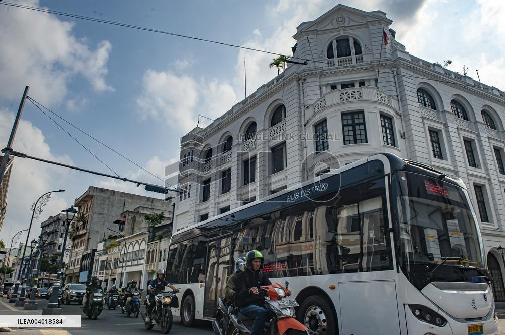 Global Nations Retreat from Fossil Fuel Dependency