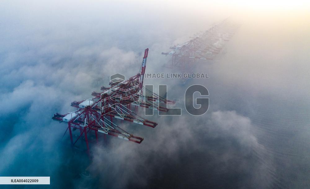 Heavy Fog Hit Shanghai Port
