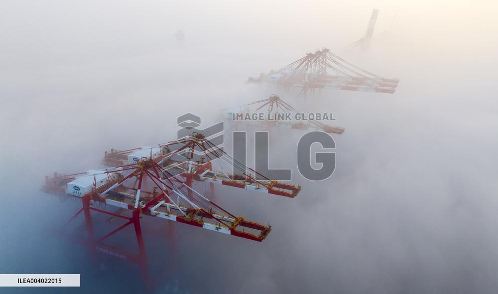 Heavy Fog Hit Shanghai Port